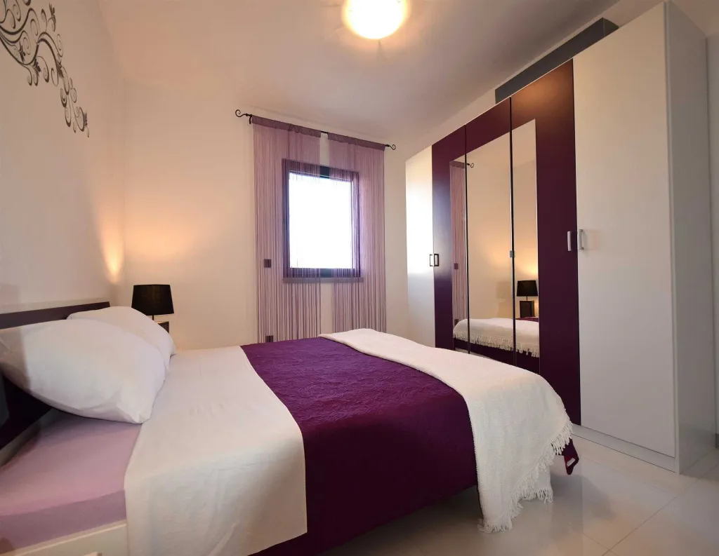 Modern 2-Bedroom Apartment with Terrace in Porat