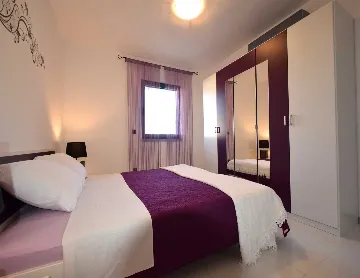 Modern 2-Bedroom Apartment with Terrace in Porat