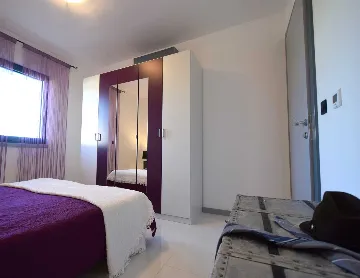 Modern 2-Bedroom Apartment with Terrace in Porat