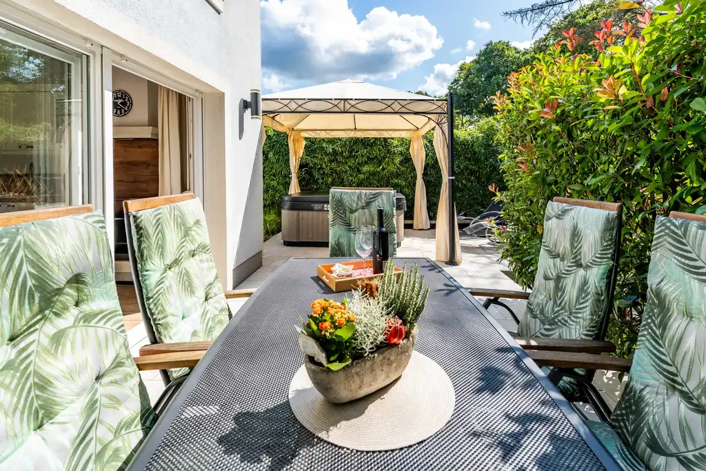 Malinska Holiday House with Jacuzzi Terrace