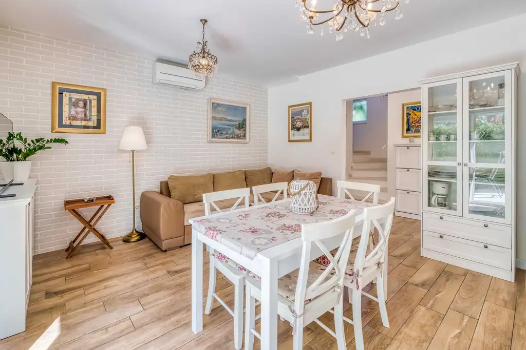 Malinska Holiday House with Jacuzzi Terrace