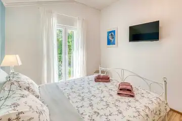 Malinska Holiday House with Jacuzzi Terrace