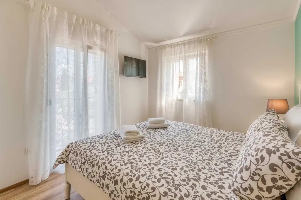 Malinska Holiday House with Jacuzzi Terrace