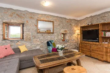 Dobrinj Villa for 14 with Private Pool and Barbecue