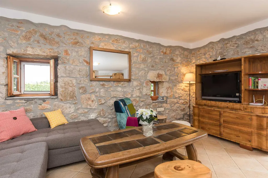 Dobrinj Villa for 14 with Private Pool and Barbecue