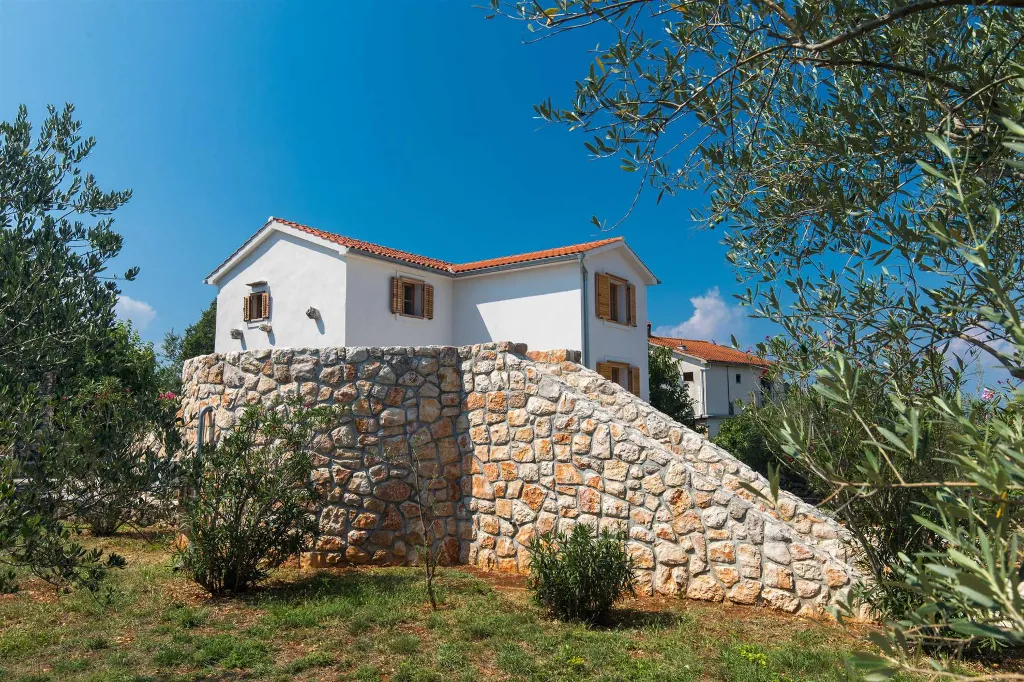 Dobrinj Villa for 14 with Private Pool and Barbecue