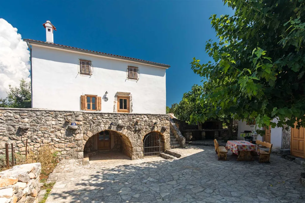 Dobrinj Villa for 14 with Private Pool and Barbecue