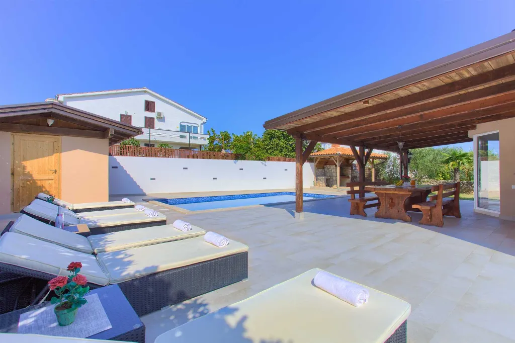 Villa in Malinska–Vantačići with Heated Pool