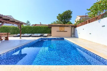 Villa in Malinska–Vantačići with Heated Pool