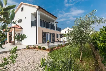Villa in Malinska–Vantačići with Heated Pool