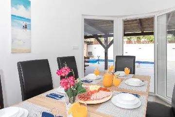 Villa in Malinska–Vantačići with Heated Pool