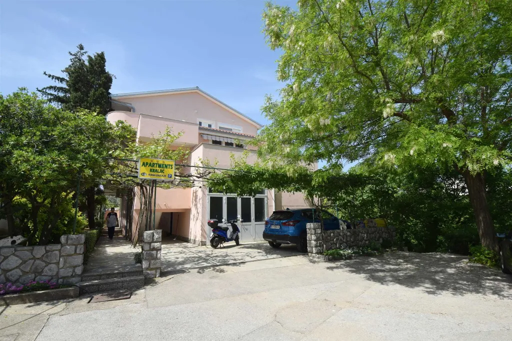 Krk 2-Bedroom Apartment with 10 m² Terrace