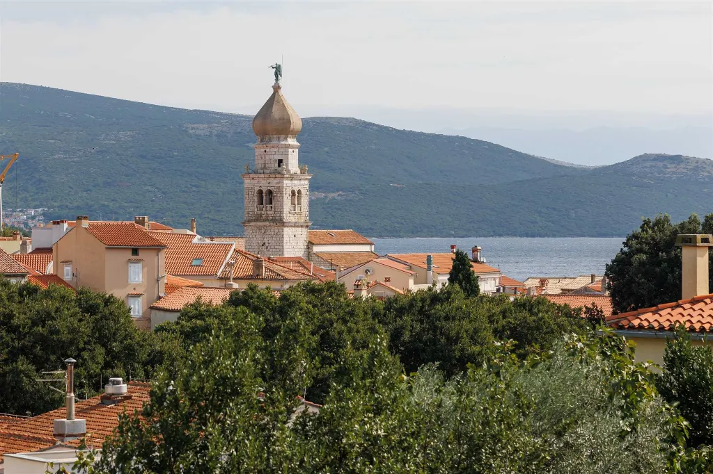Three-Bedroom Apartment with Balcony in Krk