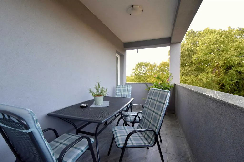 Gabonjin Apartment for 4 Guests with Balcony