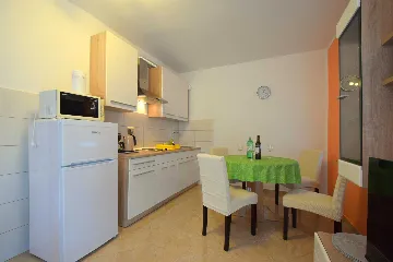 Gabonjin Apartment for 4 Guests with Balcony