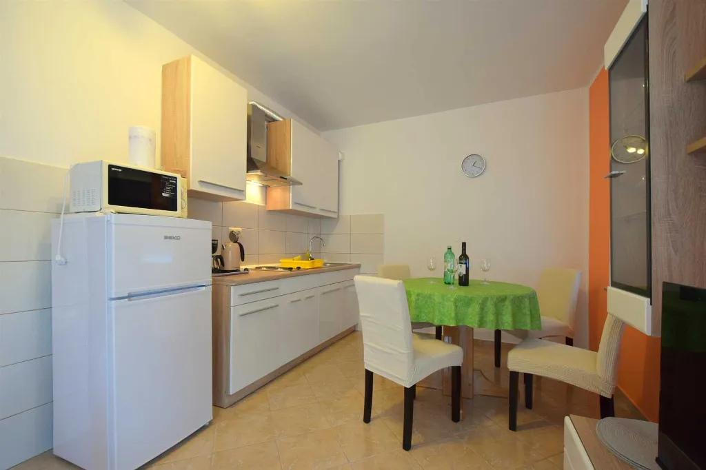 Gabonjin Apartment for 4 Guests with Balcony