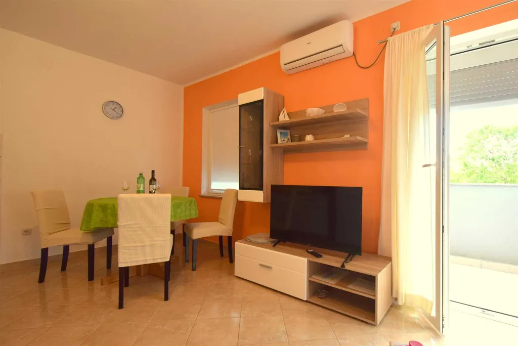 Gabonjin Apartment for 4 Guests with Balcony