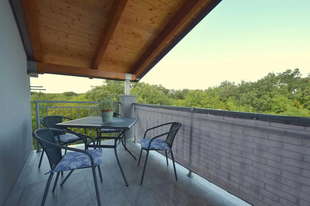 Apartment with Balcony in Gabonjin for 4 Guests
