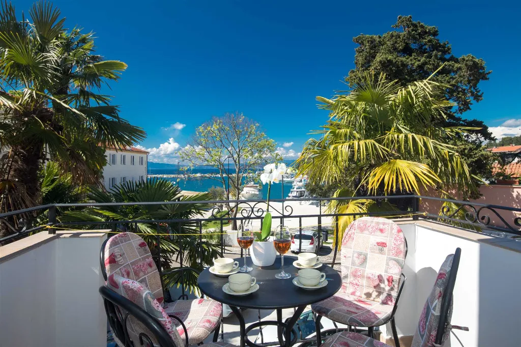 2-Bedroom Apartment with Sea Glimpse in Malinska
