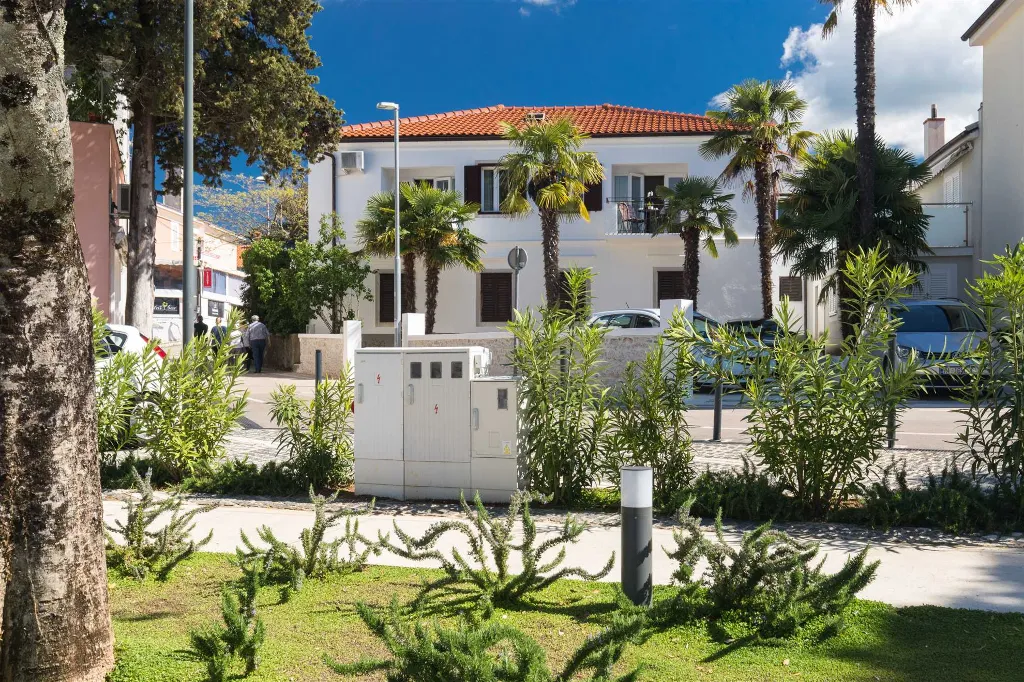 Malinska 2-Bedroom Apartment with Seaview