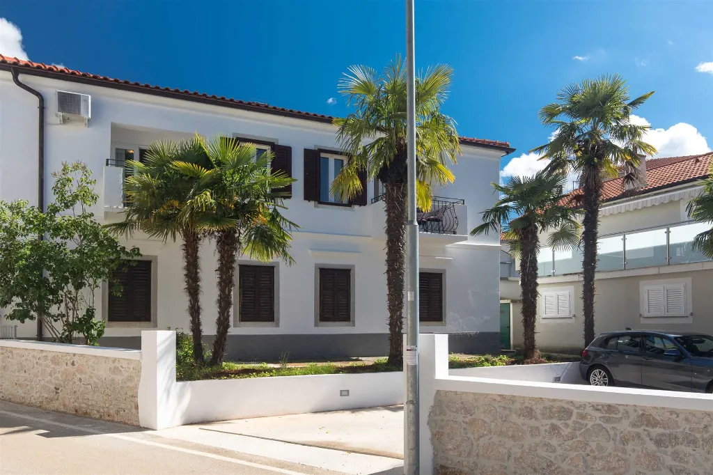 Malinska 2-Bedroom Apartment with Seaview