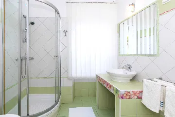 Malinska 2-Bedroom Apartment with Seaview