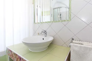 Malinska 2-Bedroom Apartment with Seaview