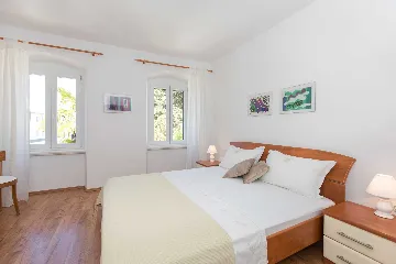 Malinska 2-Bedroom Apartment with Seaview