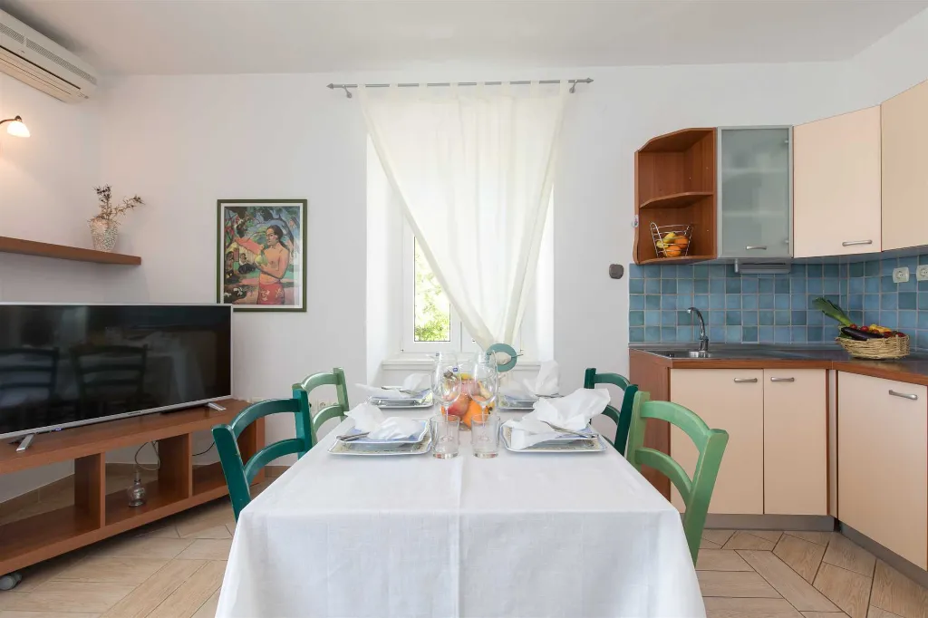 Malinska 2-Bedroom Apartment with Seaview