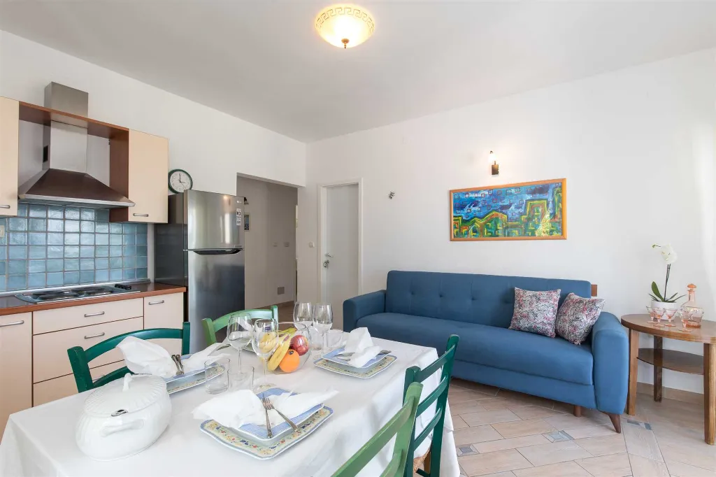 Malinska 2-Bedroom Apartment with Seaview