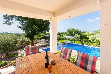 Pool & Jacuzzi Villa for 10 Guests in Malinska - Ljutići
