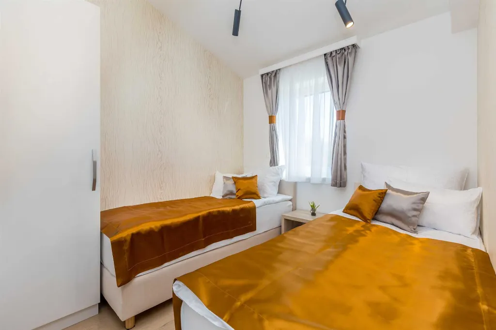 Pool & Jacuzzi Villa for 10 Guests in Malinska - Ljutići