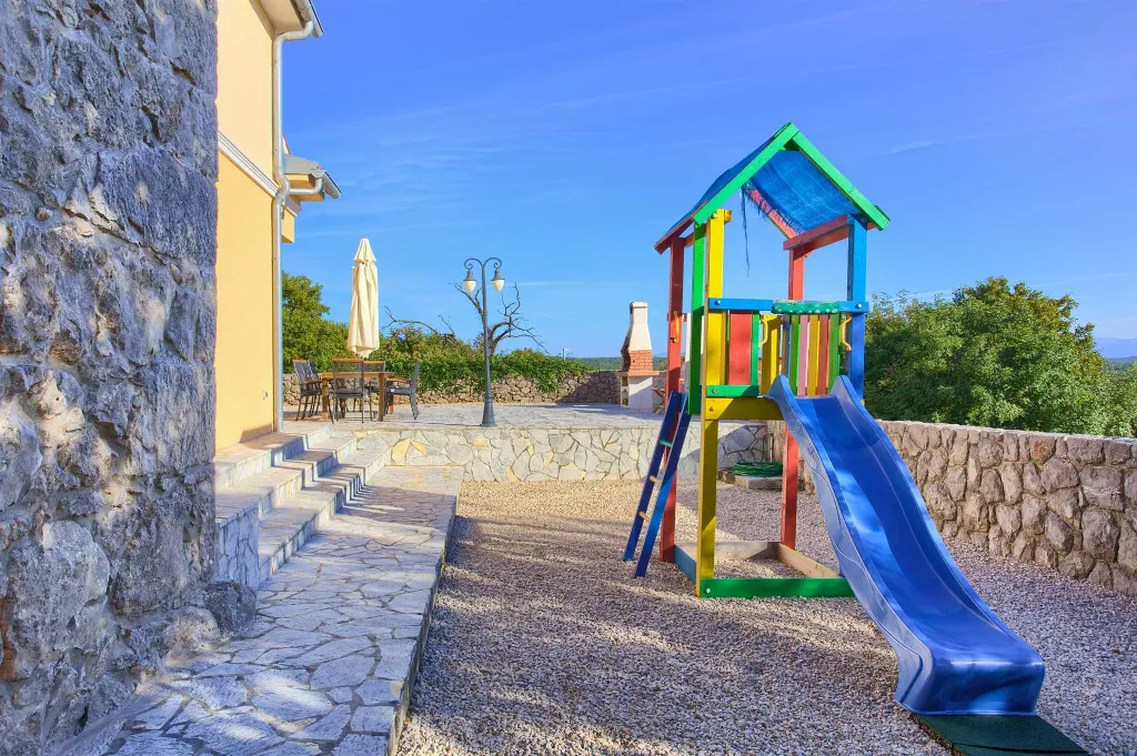 4-Bedroom Villa with Private Pool in Krk - Vrh