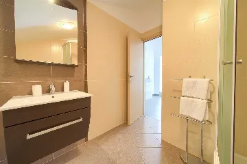 4-Bedroom Villa with Private Pool in Krk - Vrh