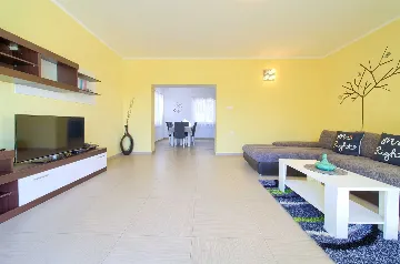 4-Bedroom Villa with Private Pool in Krk - Vrh