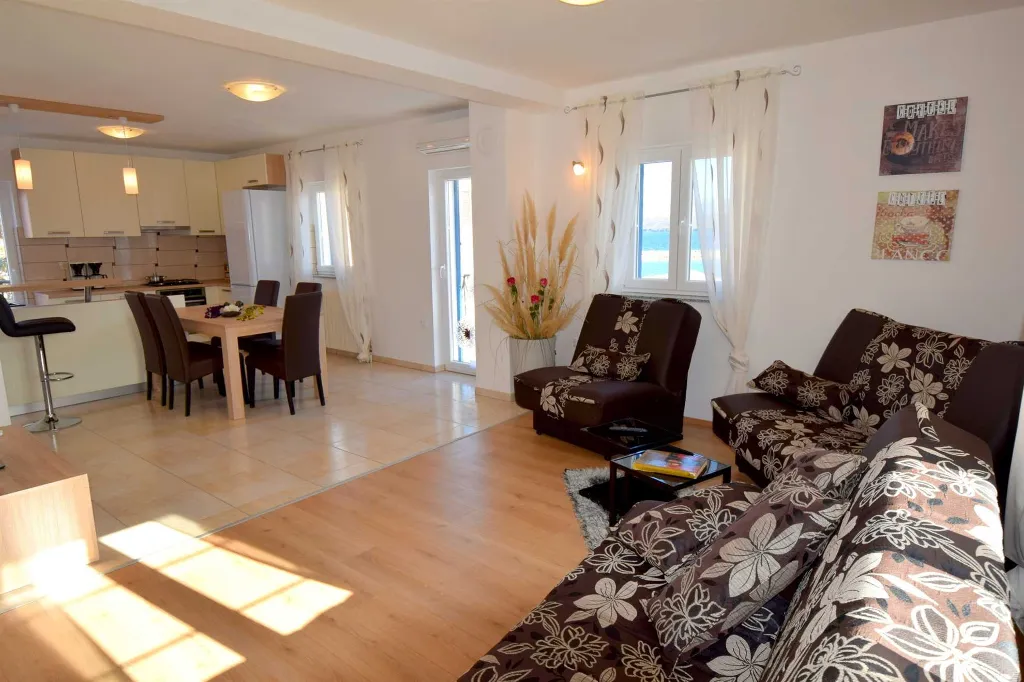 2-Bedroom Apartment in Porat for up to 5 Guests