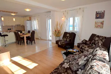 2-Bedroom Apartment in Porat for up to 5 Guests