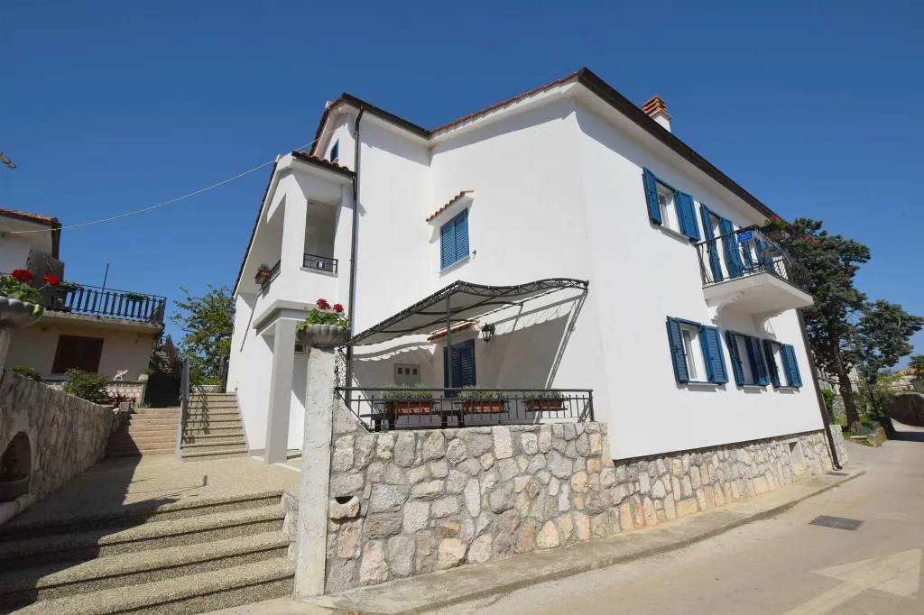 2-Bedroom Apartment in Porat for up to 5 Guests