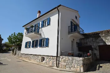 2-Bedroom Apartment in Porat for up to 5 Guests