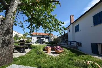 2-Bedroom Apartment in Porat for up to 5 Guests