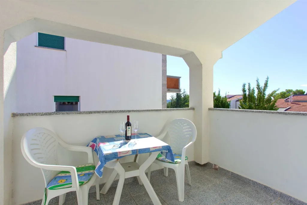 Studio Apartment for 2 Guests with Balcony in Krk