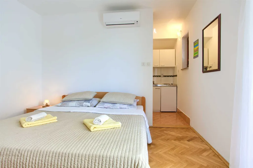 Studio Apartment for 2 Guests with Balcony in Krk