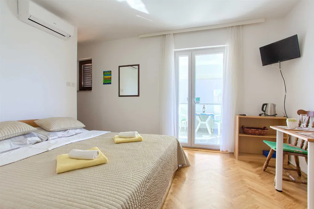 Studio Apartment for 2 Guests with Balcony in Krk