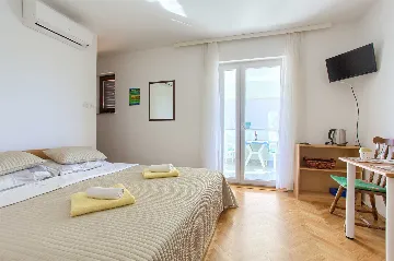 Studio Apartment for 2 Guests with Balcony in Krk