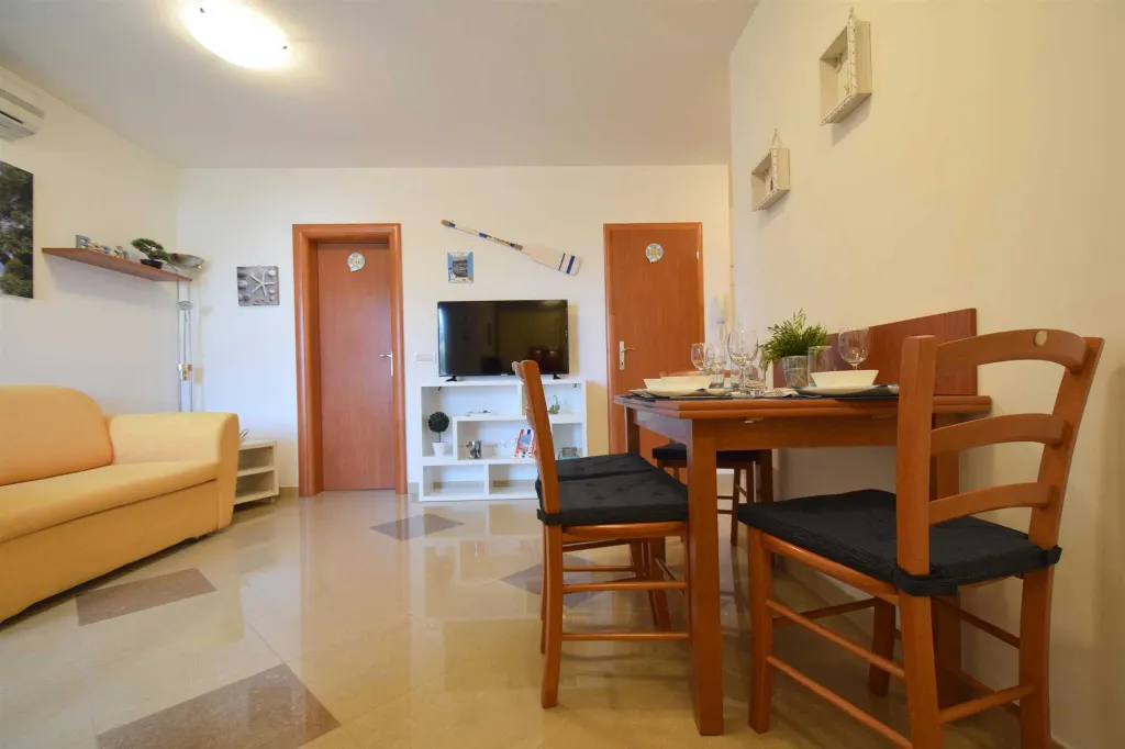 Renovated Apartment with Covered Balcony, Malinska