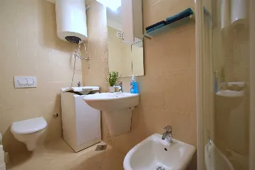 Renovated Apartment with Covered Balcony, Malinska