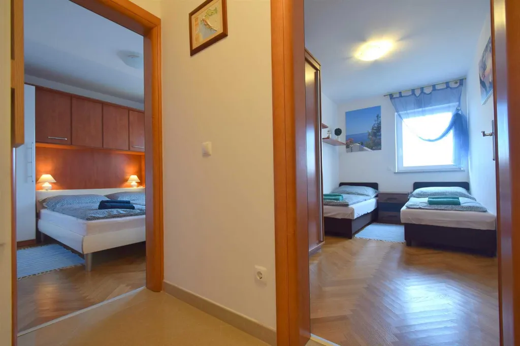 Renovated Apartment with Covered Balcony, Malinska