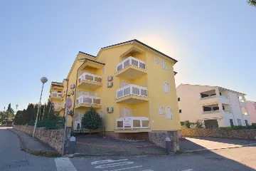 Renovated Apartment with Covered Balcony, Malinska