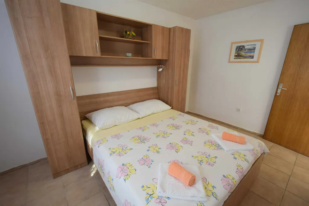 Apartment in Krk for 3 Guests with Terrace