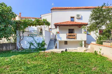 Two-Bedroom Apartment in Malinska for 5 Guests